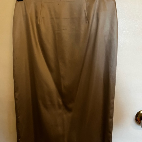 Parasuco silvery / champagne depends on light satin looking skirt size 4 - Picture 1 of 3
